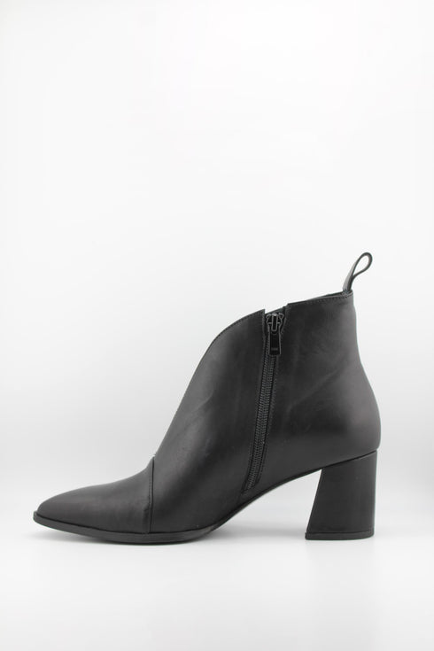 DFC Relax V-Cut Pointed Toe Block Heel Bootie